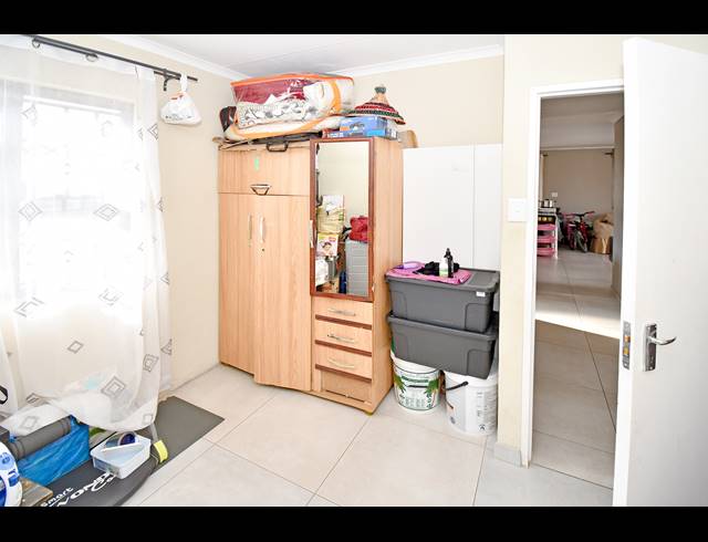 3 BEDROOM HOUSE FOR SALE IN COSMO CITY